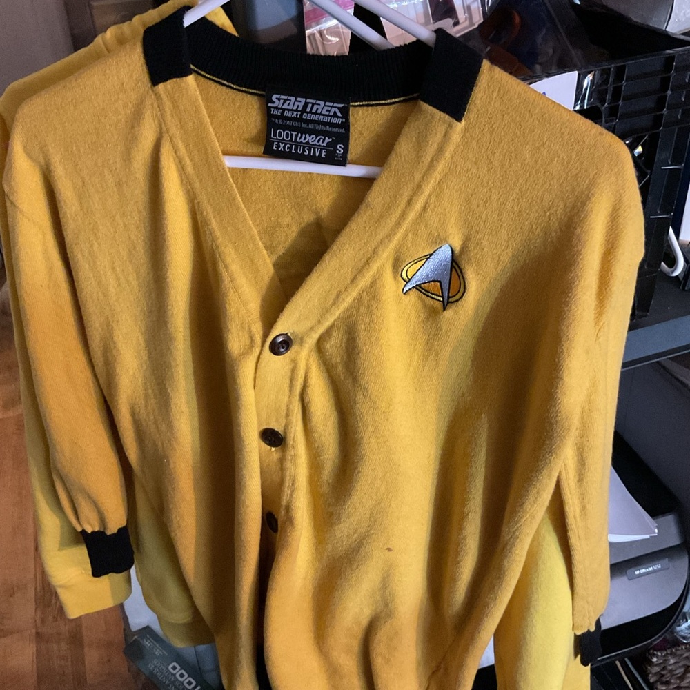 Star Trek TNG Lootwear Yellow Cardigan Data and Spot Size S